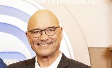 Tredici persone lo accusano di molestie: il giudice di Masterchef Uk Gregg Wallace lascia il programma