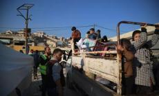 Decine di migliaia di civili in fuga da Aleppo. L'aeroporto sotto controllo delle forze curdo-siriane