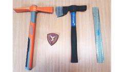 Parma, aggredisce un carabiniere sul  treno con ascia e piccone e lo morde a una mano, panico sulla carrozza:  denunciata