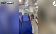 Fidenza, senza biglietto aggredisce il capotreno e danneggia la cabina di guida - Il video dell'aggressione 