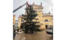 San Secondo, sistemato l'albero di Natale caduto