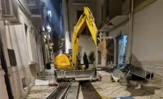 Assaltano una gioielleria con un escavatore e bloccano la caserma  dei carabinieri - Foto