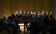 "Luce in Canto", il coro coro Ars Canto Giuseppe Verdi incenterà Parma nella chiesa di Santo Sepolcro 