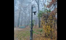 II lampione "penzolante", spunta l'ombra del vandalismo