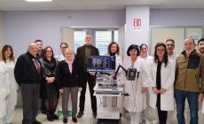 Vaio, una paziente dona un nuovo elettromiografo per l’Unità operativa di Neurologia