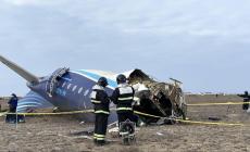 Kazakistan, precipita aereo dell'Azerbaijan airlines, aggiornato il biancio delle vittime: 38. Buchi sulla fusoliera: sospetti su un'azione della contraerea russa