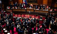 La manovra &egrave; legge, scintille in Aula al Senato.  Stipendi, pensione a 64 anni, tasse, detrazioni e auto aziendali:  la nuova legge di Bilancio  in pillole