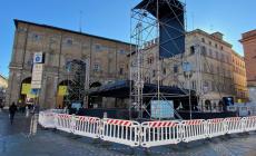 Palco "in corso" in piazza Garibaldi: c'è già aria di concerto e brindisi