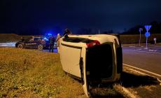 Auto ribaltata, scattano i soccorsi a Pilastrello