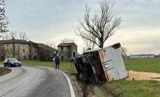 Furgone fuori strada a Samboseto