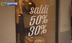 Saldi invernali: partenza col botto, ora leggera flessione delle vendite - Video