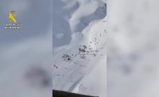 Spagna, il video della seggiova caduta da 15 metri di altezza ad Astun: 30 i feriti, 17 gravi