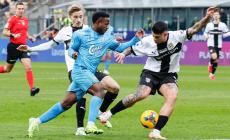 Peccato Parma, ma con il Venezia &egrave; solo 1-1. Pecchia: "La squadra mi &egrave; piaciuta tantissimo"  - L'Inter accorcia dominando l'Empoli 3-1. Il Verona crolla in casa contro la Lazio 0-3, il Cagliari travolge il Lecce 4-1: risultati e classifica