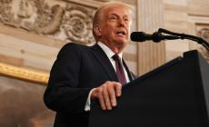 Trump annuncia dazi del 25% verso l'Europa, anche sulle auto 