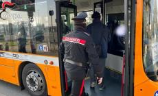 Tentano di sostituire dei vecchi biglietti del bus (375 euro), ma vengono smascherati: tre persone denunciate
