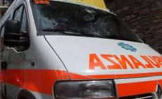 Travolta da un'auto davanti al bar due settimane fa, morta 51enne