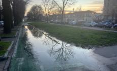 Viale San Michele, la pista ciclabile è...navigabile