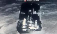 Maltempo in Toscana, cargo contro un pontile a Marina di Massa - Video