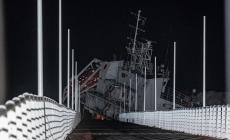 Nave incagliata a Marina di Massa, la Regione si impegna per la ricostruzione del pontile. Cisterne di gasolio intatte - Foto 