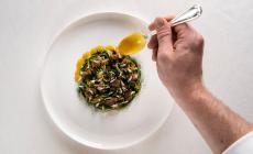 Spaghetti tiepidi, erbe amare  e trota 
