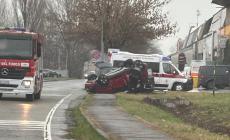 Auto si ribalta nell'area ex Salamini, tutti miracolosamente illesi