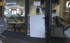 Seconda spaccata notturna  (in due settimane) al caff&egrave; Maximilian di viale Piacenza: 3mila euro di danni - Video
