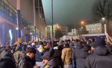 "Onoratela!", "Uscite a mezzanotte": i tifosi contestano il Parma dopo la sconfitta con il Lecce. Cori contro Pecchia e Krause - Video 