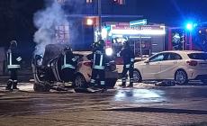 Auto in fiamme nel parcheggio delle scuole di Corcagnano