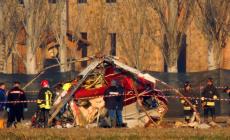 Castelguelfo, rimosso nel pomeriggio il relitto dell'elicottero - Video