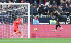 Sfortuna e una magia di Coman, 2-1 Cagliari: per il Parma un ko che fa molto male. Pecchia: "Grande prestazione" - Risultati e classifica