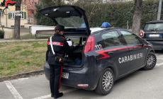 Fornovo, vede i carabinieri e prova a scappare ma viene subito fermato: addosso aveva 7 dosi di hashish. Arrestato 24enne