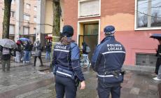 Atti osceni, polizia municipale in via Costituente - Foto 