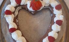 Una torta a cuore per gli innamorati: potrebbe essere un'idea regalo