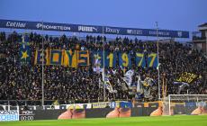 Una magia su punizione di Soul&egrave; spegne la luce: Parma-Roma 0-1, scende il buio sul Tardini - Pecchia: "Vedo con fiducia il futuro"