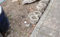 Via Domenico Maria Villa, marciapiede pericoloso - Foto