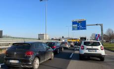 Ore 8 delirio in tangenziale. "E non si vede un'auto della polizia locale" 