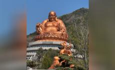 Dal diario di Yekya:"Ecco la più grande statua al mondo del Buddha Maitreya, il Buddha della felicità e dell'amicizia"