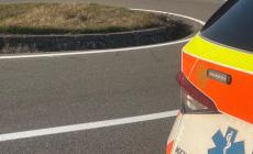 Cade sui tornanti di Piantonia: grave un motociclista