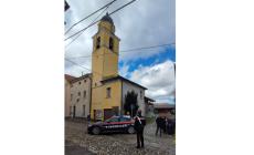 Precipita per  il crollo del solaio: ferito un corriere