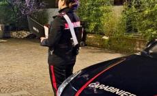 Molestie, offese e minacce (anche con coltello) ai vicini: denuncia e divieto di avvicinamento