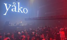 Rimbalzando davanti al palco: la prima volta in discoteca