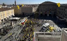 Il corteo attraversa strada Repubblica, piazza Garibaldi e via Mazzini - Video