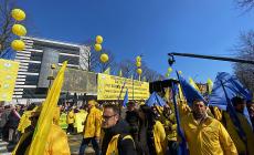 In 20mila davanti all'Efsa. Prandini: "Chiediamo maggiore trasparenza e attenzione scientifica nella valutazione dei cibi cellulari"-Foto