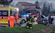 Ozzano, scontro fra tre auto sulla statale della Cisa: uno dei feriti è grave 
