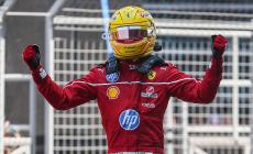  Hamilton ha vinto la gara sprint del Gran Premio di Cina di Formula 1, prima vittoria con la Ferrari. Qualifiche: pole per Piastri, terza fila per le Ferrari 