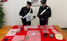 Minaccia il debitore e gli sequestra due cellulari e la carta di credito come pegno per i "suoi" 300 euro: 28enne denunciato