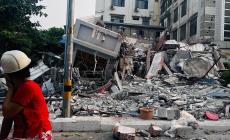 Sale a 144 il bilancio (finora) dei morti per il terremoto in Myanmar. 738 i feriti. Crollato un monastero: morti 5 bambini e un novizio, 20 bambini intrappolati tra le macerie di una scuola
