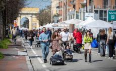 Sole e bancarelle lungo la via Emilia: San Lazzaro in festa - Fotogallery