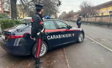 Prima lo importunano e lo minacciano,  poi gli strappano la borsa all’interno di un vagone del treno: tre minori denunciati dai carabinieri 