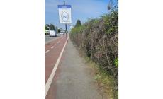 "San Pancrazio, la recinzione dell'ex cantiere ha invaso il percorso pedonale"